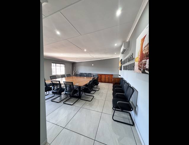 450M² BUSINESS FOR SALE IN DIE HEUWEL EXT 4